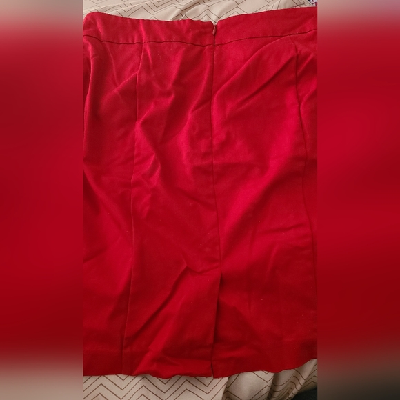 A nice red size 14 skirt. - Picture 1 of 8